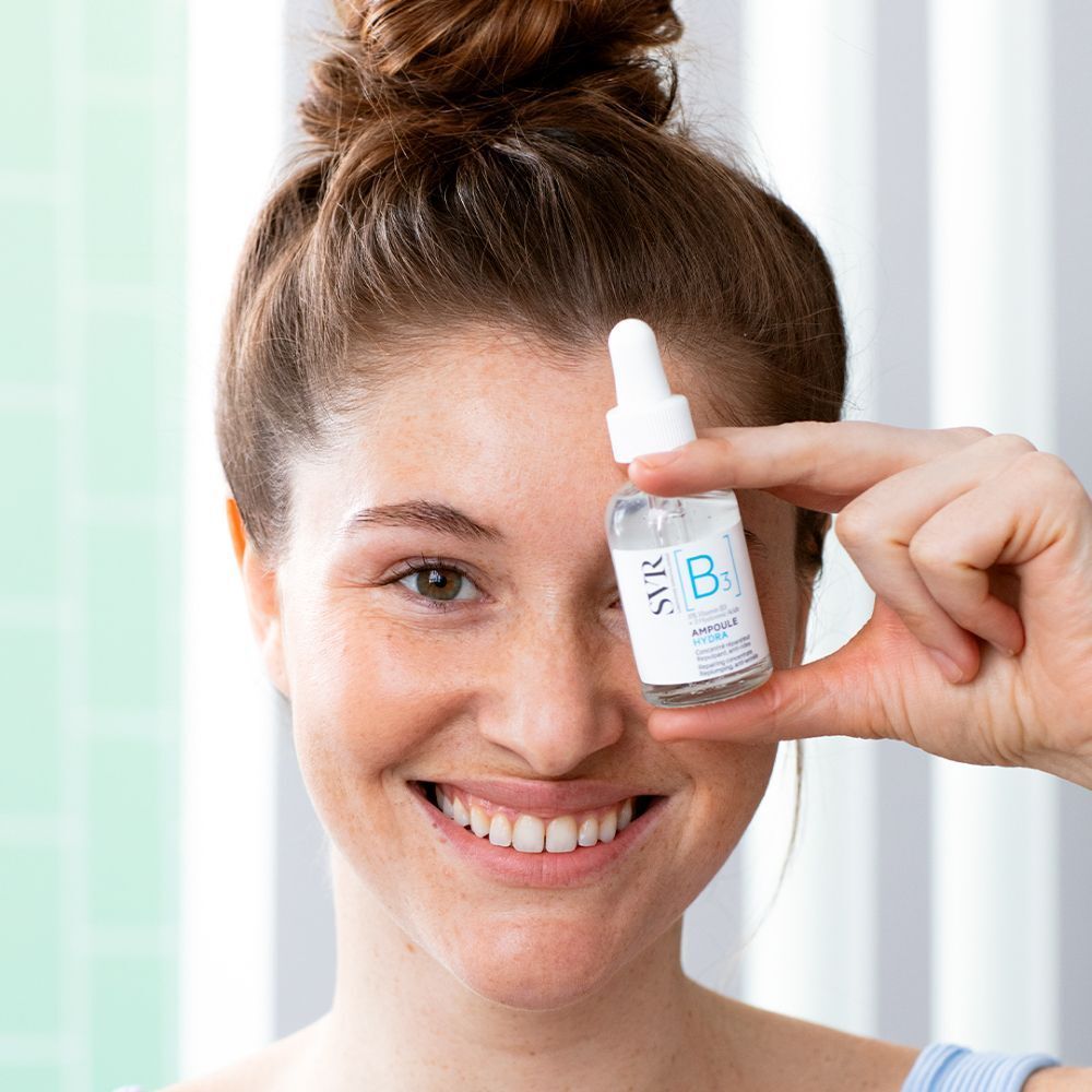 SVR [B3] Ampoule Hydra avec pipette et goutte. Surface bleue.