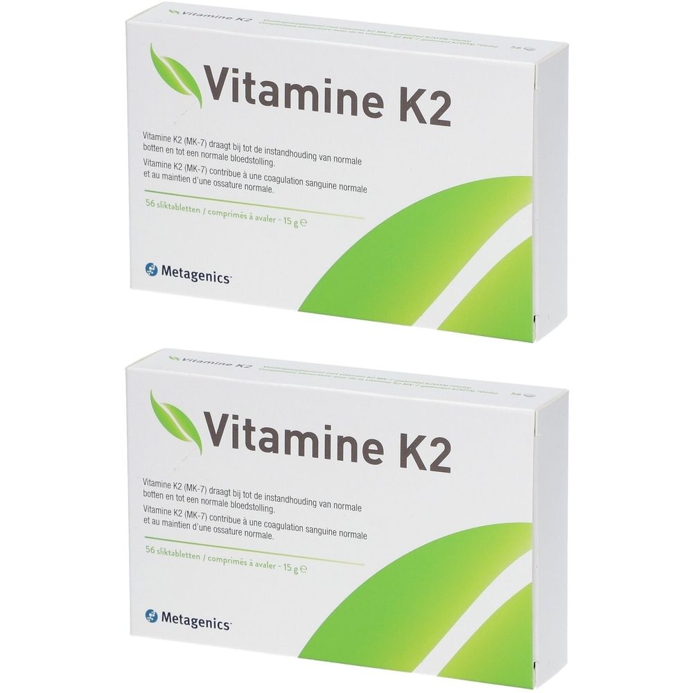 Zwei weiße Schachteln mit der Aufschrift "Vitamine K2" und einem grünen Blatt-Design. Marke: Metagenics.