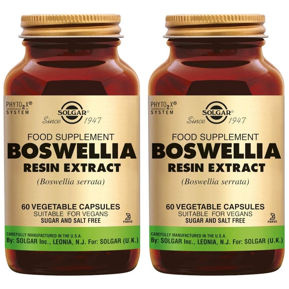 Zwei braune Glasflaschen mit goldenen Deckeln. Auf den Etiketten steht "BOSWELLIA RESIN EXTRACT" und "SOLGAR".