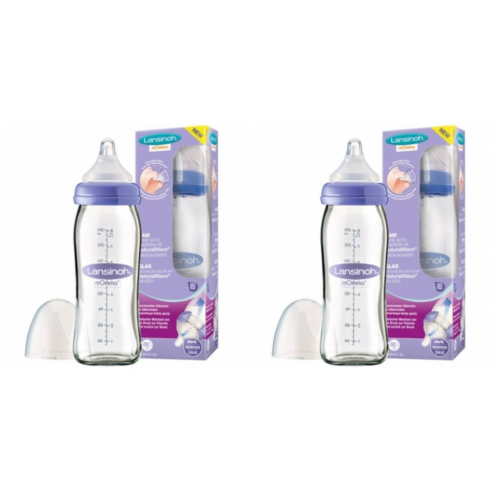 Deux biberons en verre avec bouchons violets et tétines. Emballage avec image du produit. Marque Lansinoh® visible.