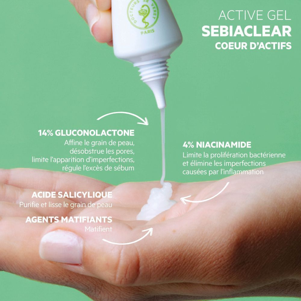 Gros plan d'une main pressant SVR SEBIACLEAR Active Gel d'un tube. Le texte montre les ingrédients et les propriétés.