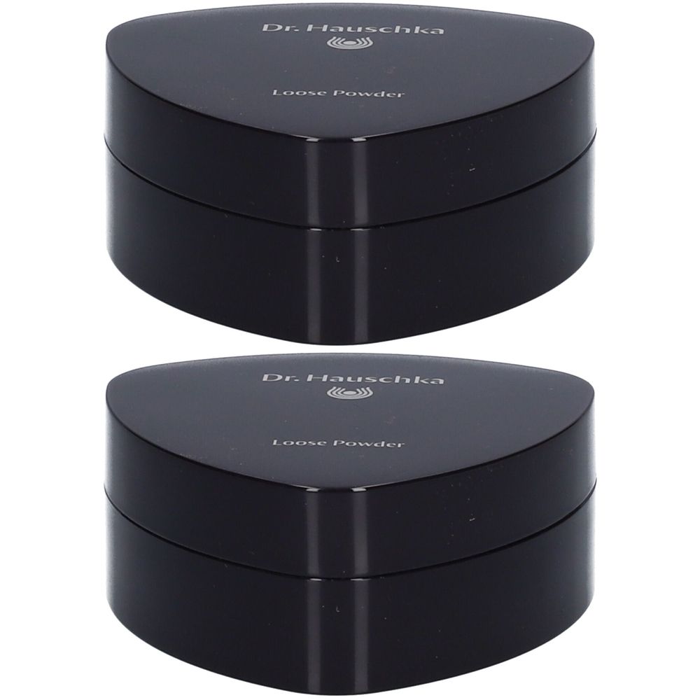 Zwei schwarze, dreieckige Behälter. Aufschrift: Dr. Hauschka, Loose Powder.