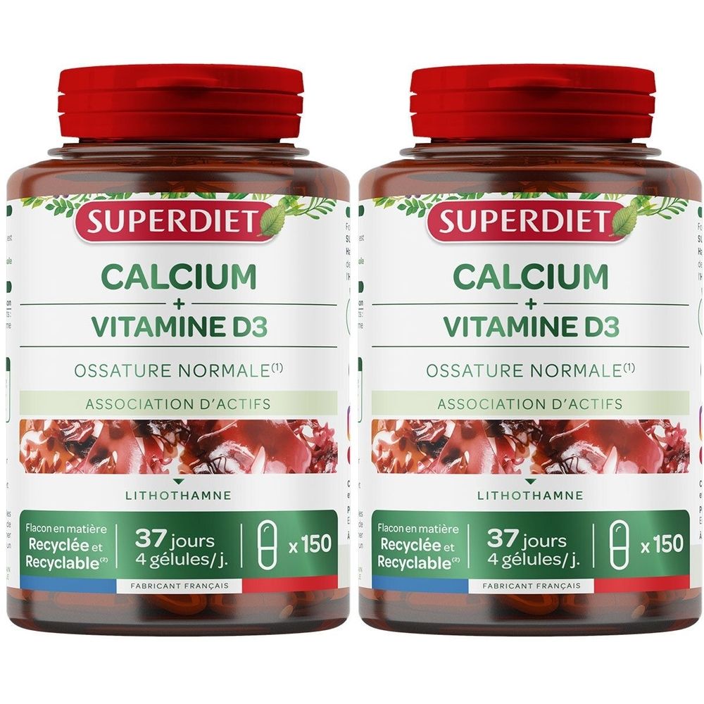 Deux flacons de SUPERDIET Calcium + Vitamine D3. Flacons bruns avec couvercles rouges. Inscription : Calcium + Vitamine D3, 150 gélules.