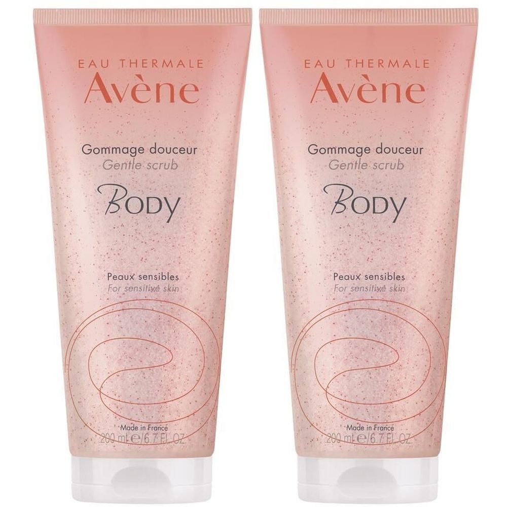 Deux tubes de gommage corporel. Tubes roses avec bouchons blancs. Inscription: Eau Thermale Avène, Gommage douceur, Body, Peaux sensibles.