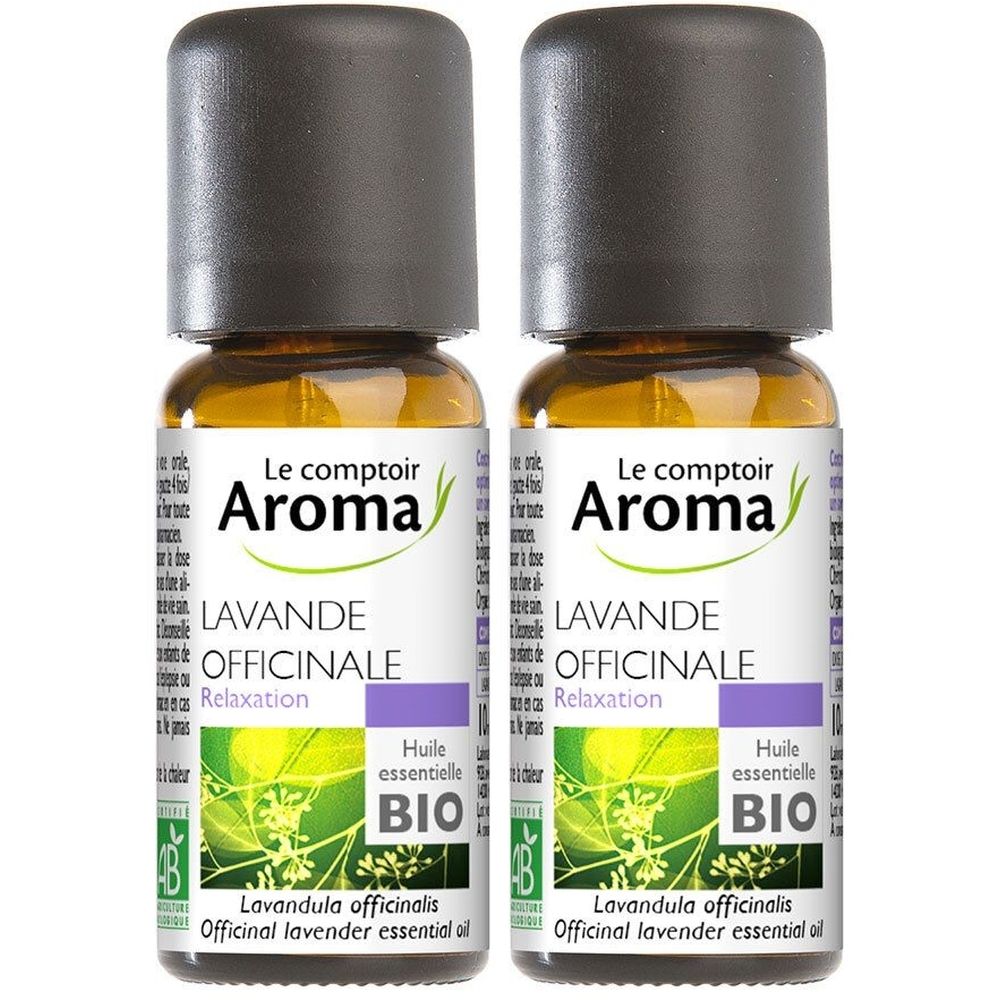 Zwei kleine braune Glasflaschen mit schwarzem Deckel. Auf den Etiketten steht "Le comptoir Aroma LAVANDE OFFICINALE BIO".