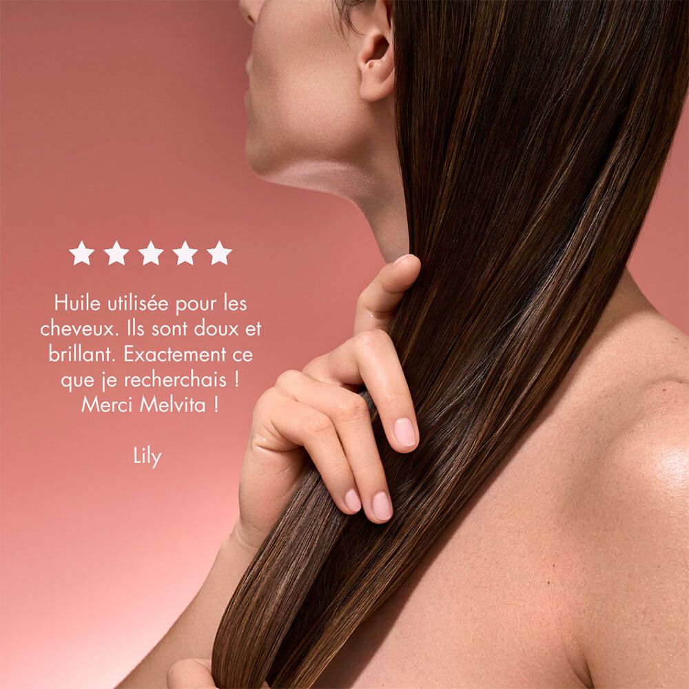 Femme aux cheveux brillants. Texte : Huile utilisée pour les cheveux. Merci Melvita ! Évaluation 5 étoiles.