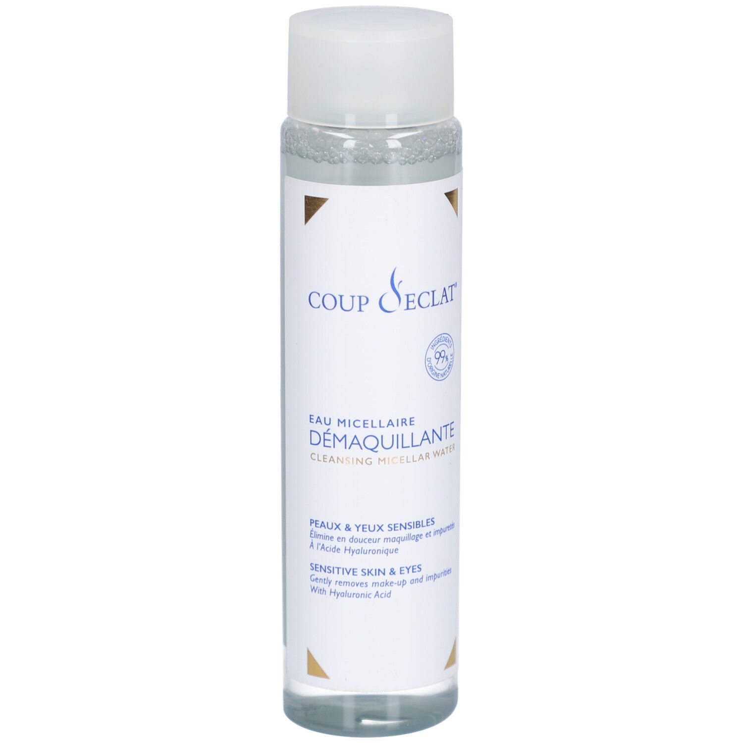 Klarflüssige Flasche mit weißem Deckel. Aufschrift: COUP D'ECLAT, EAU MICEL DEMAQ, Peaux & yeux sensibles. Mit Hyaluronsäure.