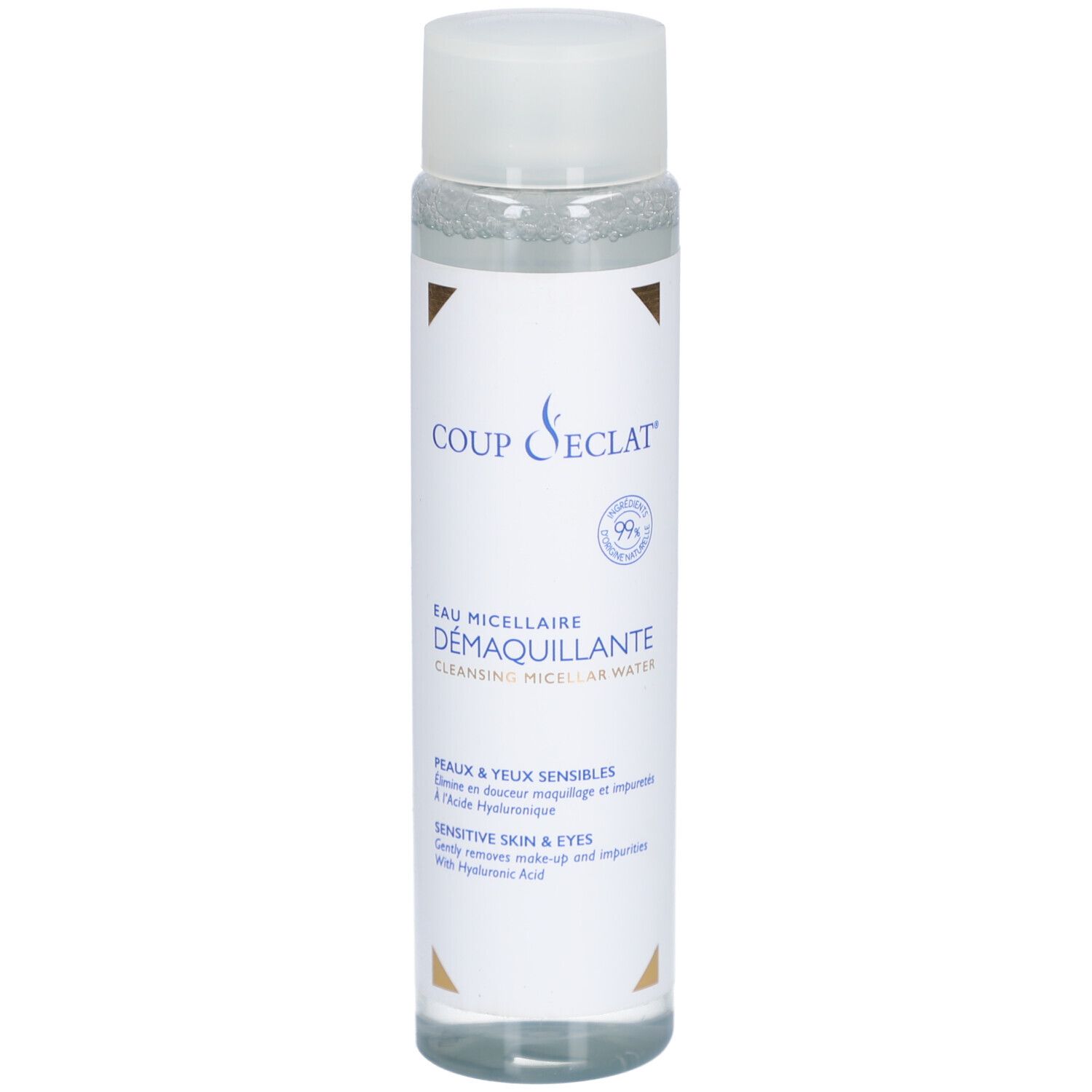 Klarflüssige Flasche mit weißem Deckel. Aufschrift: COUP D'ECLAT, EAU MICEL DEMAQ, Peaux & yeux sensibles. Mit Hyaluronsäure.
