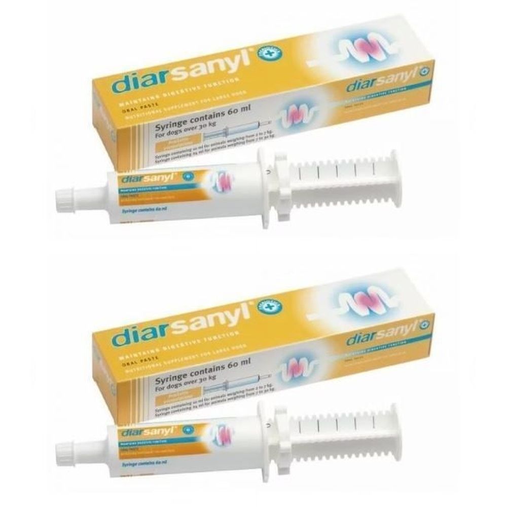 Deux boîtes et seringues. Sur l'emballage, il est écrit "diarsanyl". Les seringues sont blanches avec une graduation.