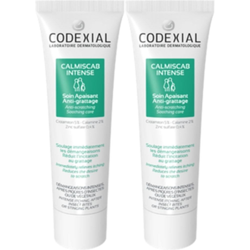 Zwei Tuben Calmiscab Intense. Weiß, mit grünen und schwarzen Schriftzügen. Aufschrift: Soin Apaisant Anti-grattage. Marke: Codexial.