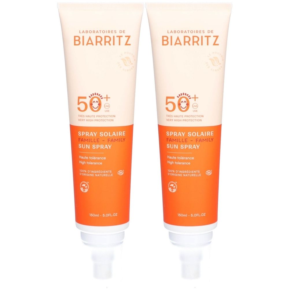 Deux tubes de spray solaire SPF50+. Inscription: LABORATOIRES DE BIARRITZ, Spray Solaire Famille. Zone orange avec informations produit.