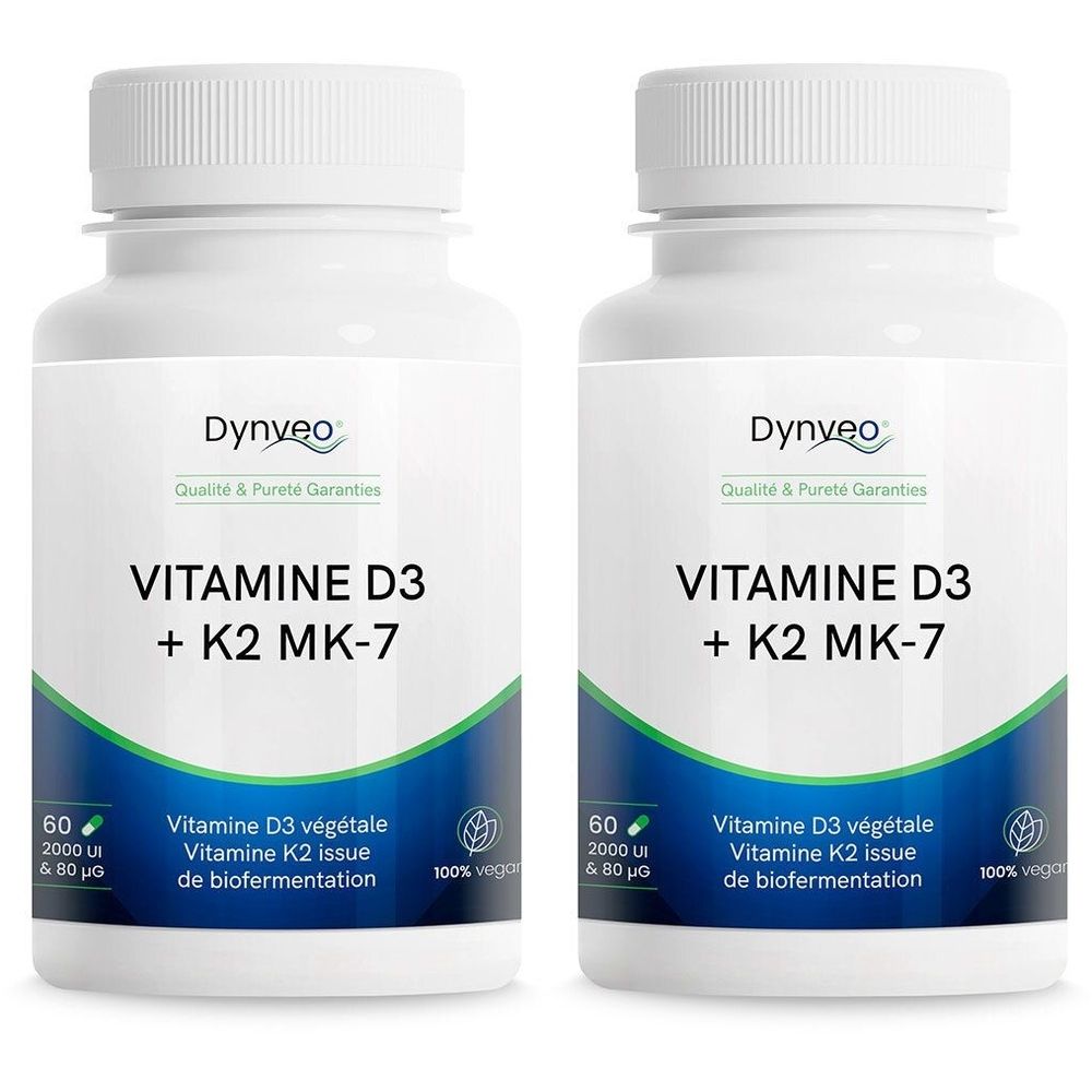 Deux flacons blancs avec bouchons à vis. L'étiquette indique "VITAMINE D3 + K2 MK-7" et le nom de la marque "Dynveo".
