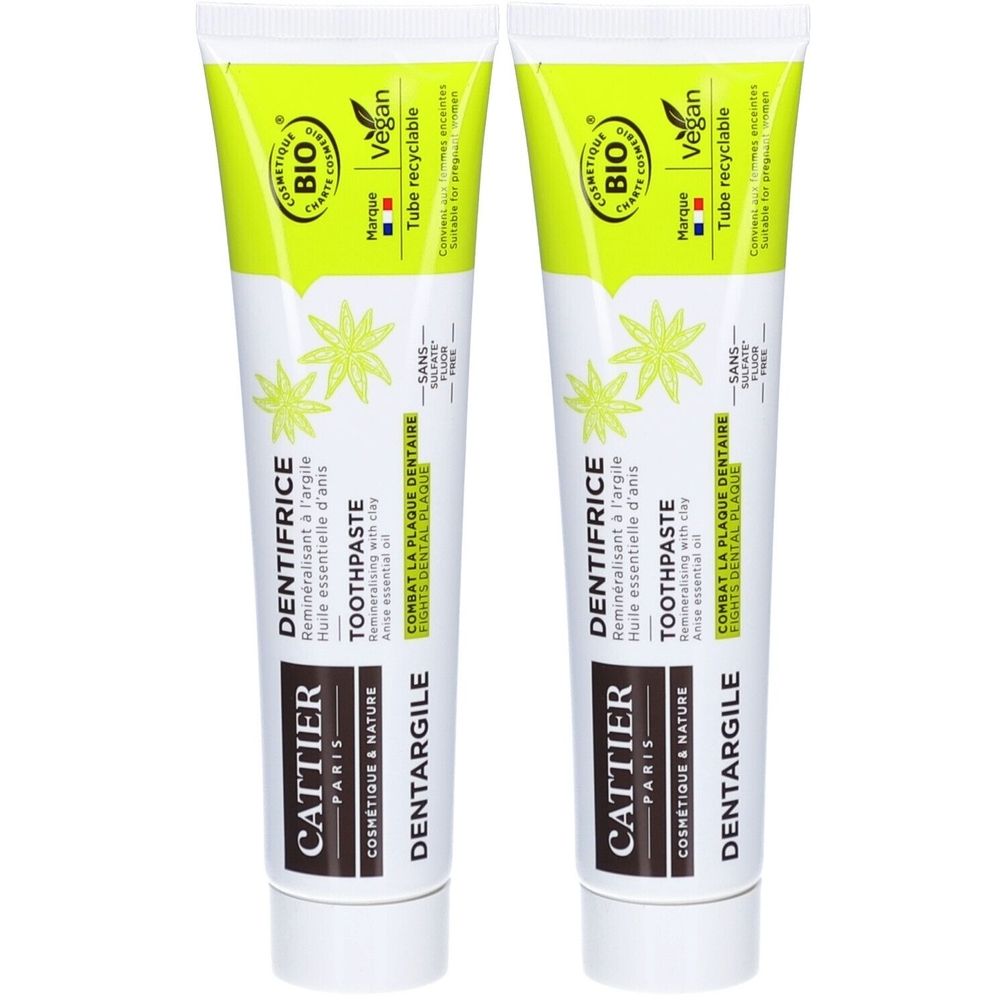 Deux tubes de dentifrice Cattier Dentargile. Blanc, avec des éléments verts et jaunes. Inscriptions : BIO, Vegan, Tube recyclable.