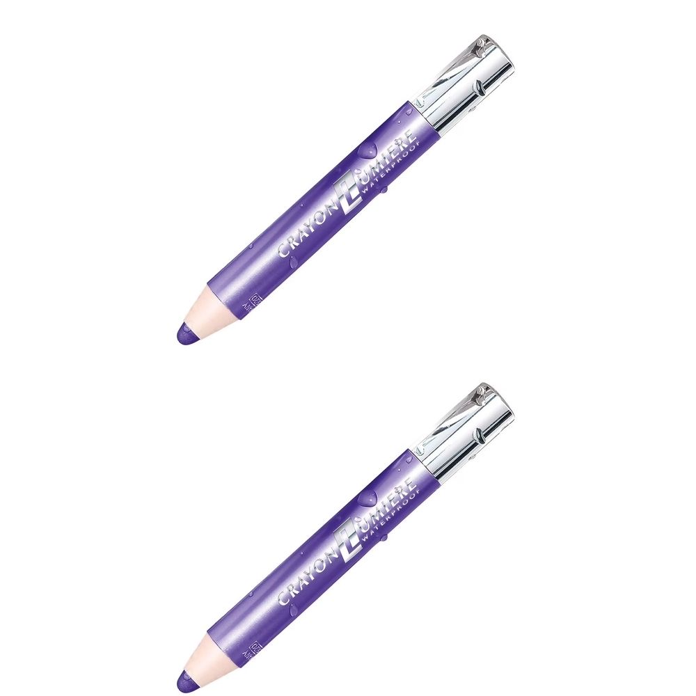 Deux crayons pour les yeux violets avec des capuchons argentés. Inscription : Crayon Lumière Waterproof.