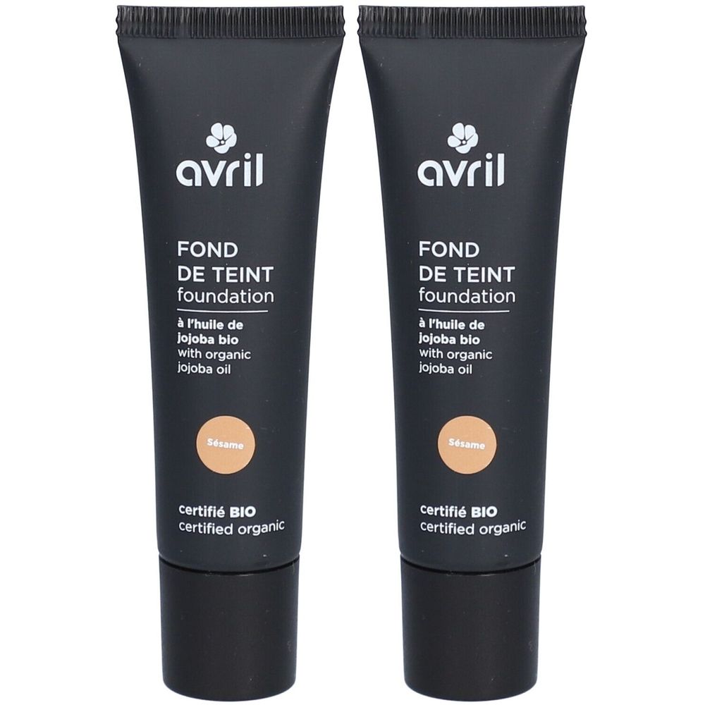 Zwei Tuben Foundation. Schwarze Tuben mit weißer Schrift. Aufschrift: Avril, Fond de Teint, Jojobaöl, Sesam. Zertifiziert Bio.