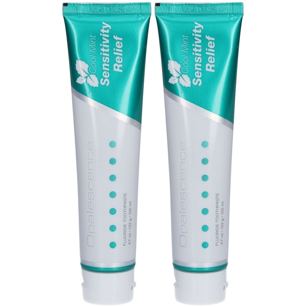 Deux tubes de dentifrice. Design turquoise et blanc. Inscription : Cool Mint Sensitivity Relief. Marque : Opalescence.