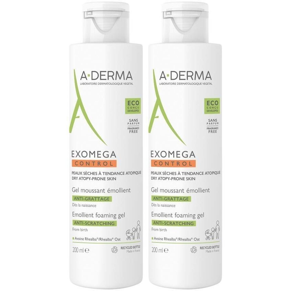 Deux flacons blancs A-DERMA EXOMEGA CONTROL. Texte: Gel moussant émollient, Anti-Grattage, Emollient foaming gel, Anti-Scratching.