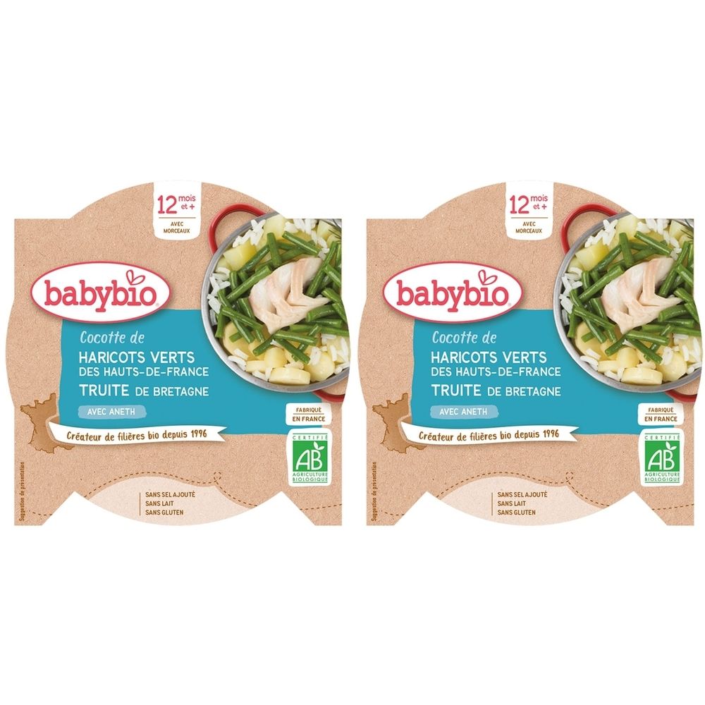 Deux emballages de nourriture pour bébé. Inscription: Cocotte de Haricots Verts, Truite de Bretagne. Label AB bio. Dès 12 mois.
