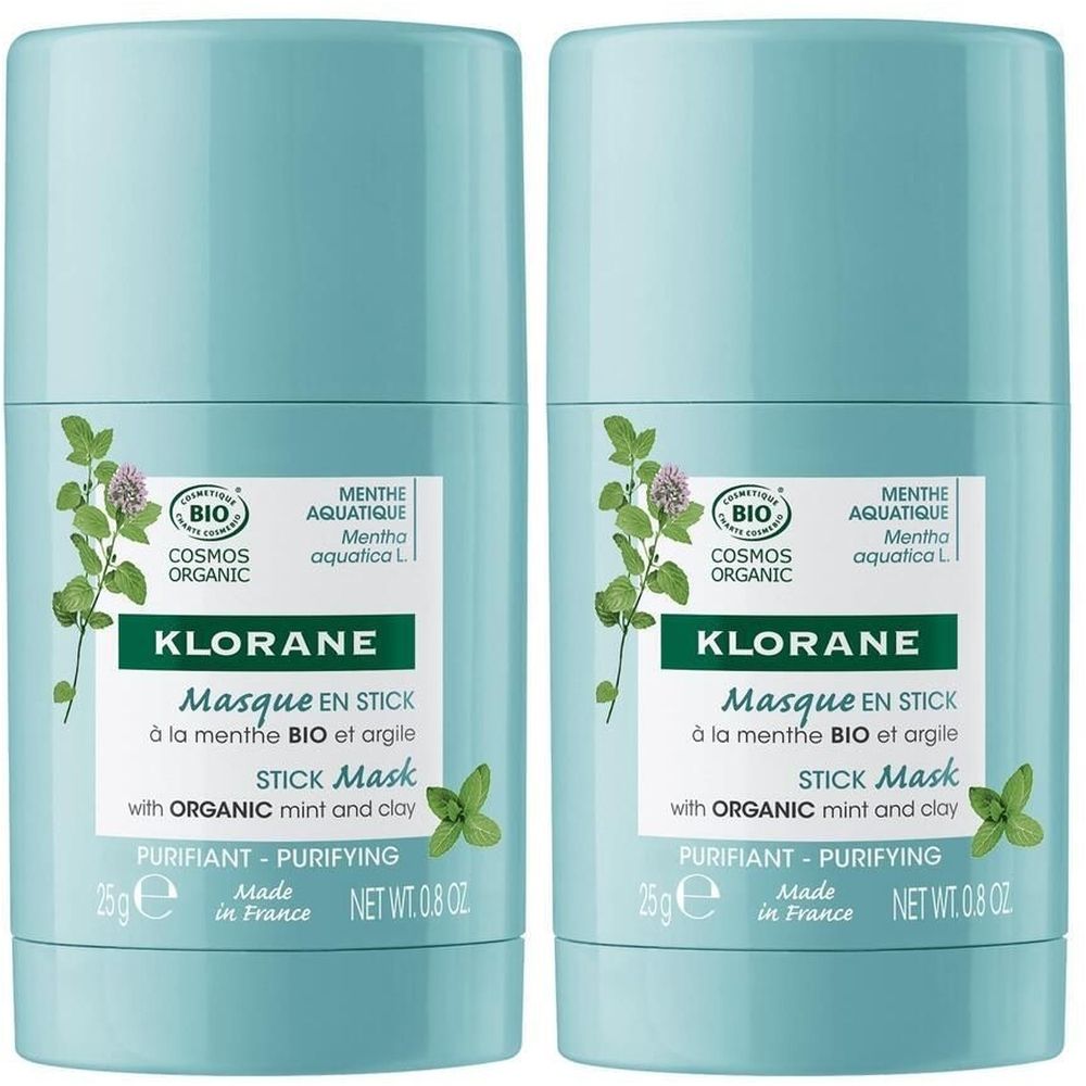 Zwei zylindrische, hellblaue Masken-Sticks. Aufdruck: KLORANE, Masque en Stick, Bio-Minze und Tonerde. Mit Bio-Siegel und Inhaltsangaben.