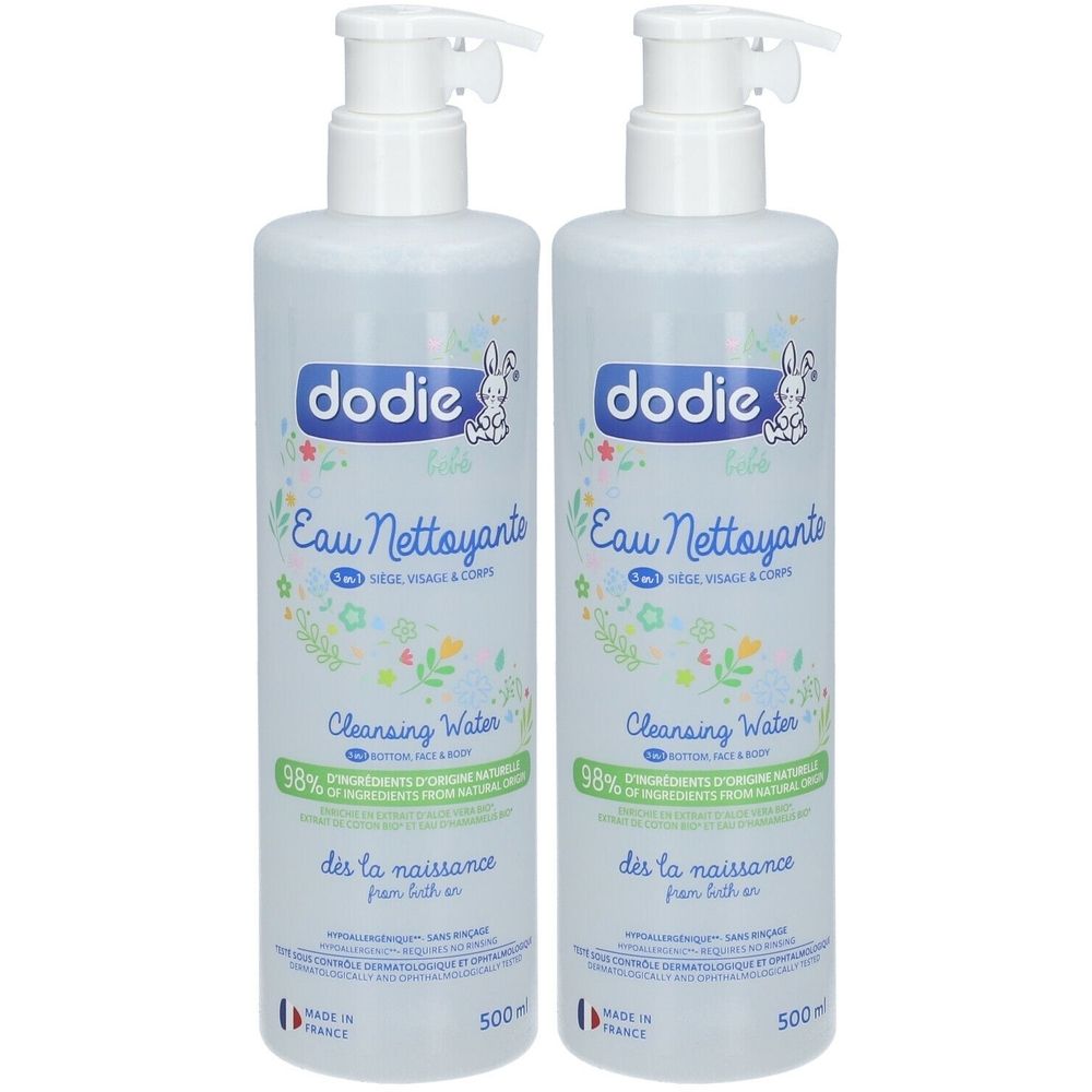 Zwei Flaschen dodie® Reinigungswasser. Weiße Flaschen mit Pumpverschluss. Aufschrift: Eau Nettoyante, Cleansing Water, 98% Inhaltsstoffe natürlichen Ursprungs.