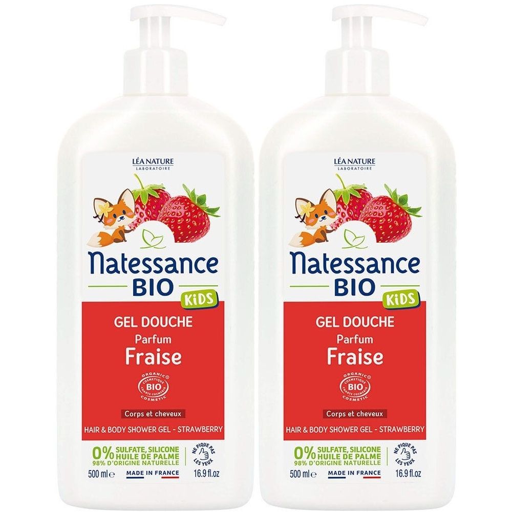 Deux flacons de gel douche pour enfants. Bouteille blanche avec étiquette rouge. Inscription : fraise, renard, Natessance BIO KIDS. Avec pompe.