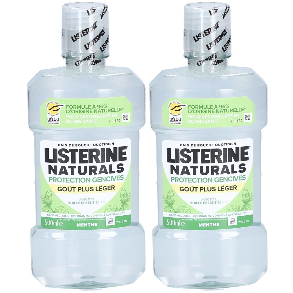 Deux flacons de bain de bouche. Inscription: Listerine Naturals, protection des gencives, goût plus léger. 500ml.