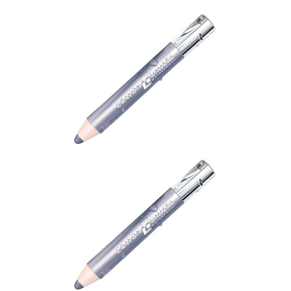 Zwei Stifte mit silberfarbenen Kappen und grauen Stiften. Auf den Stiften steht "Crayon Lumière Waterproof".