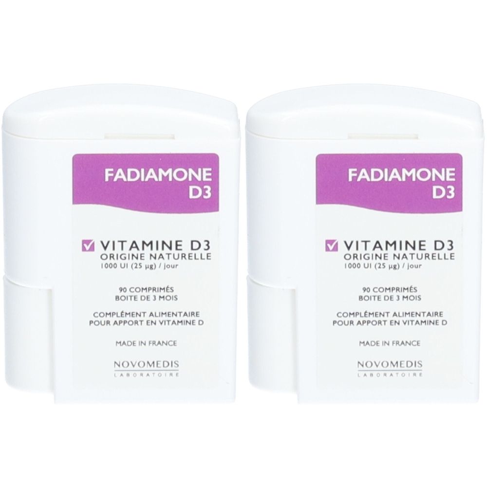 Deux boîtes blanches de comprimés avec étiquette violette. Inscription: Fadiamone D3, Vitamine D3, 90 comprimés. Fabriqué en France.