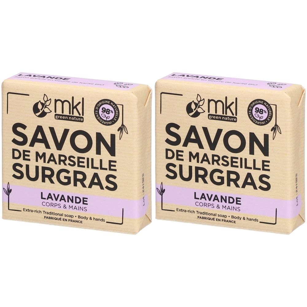 Deux savons rectangulaires SAVON DE MARSEILLE SURGRAS. Parfum lavande. Emballage avec accents verts et label de qualité.