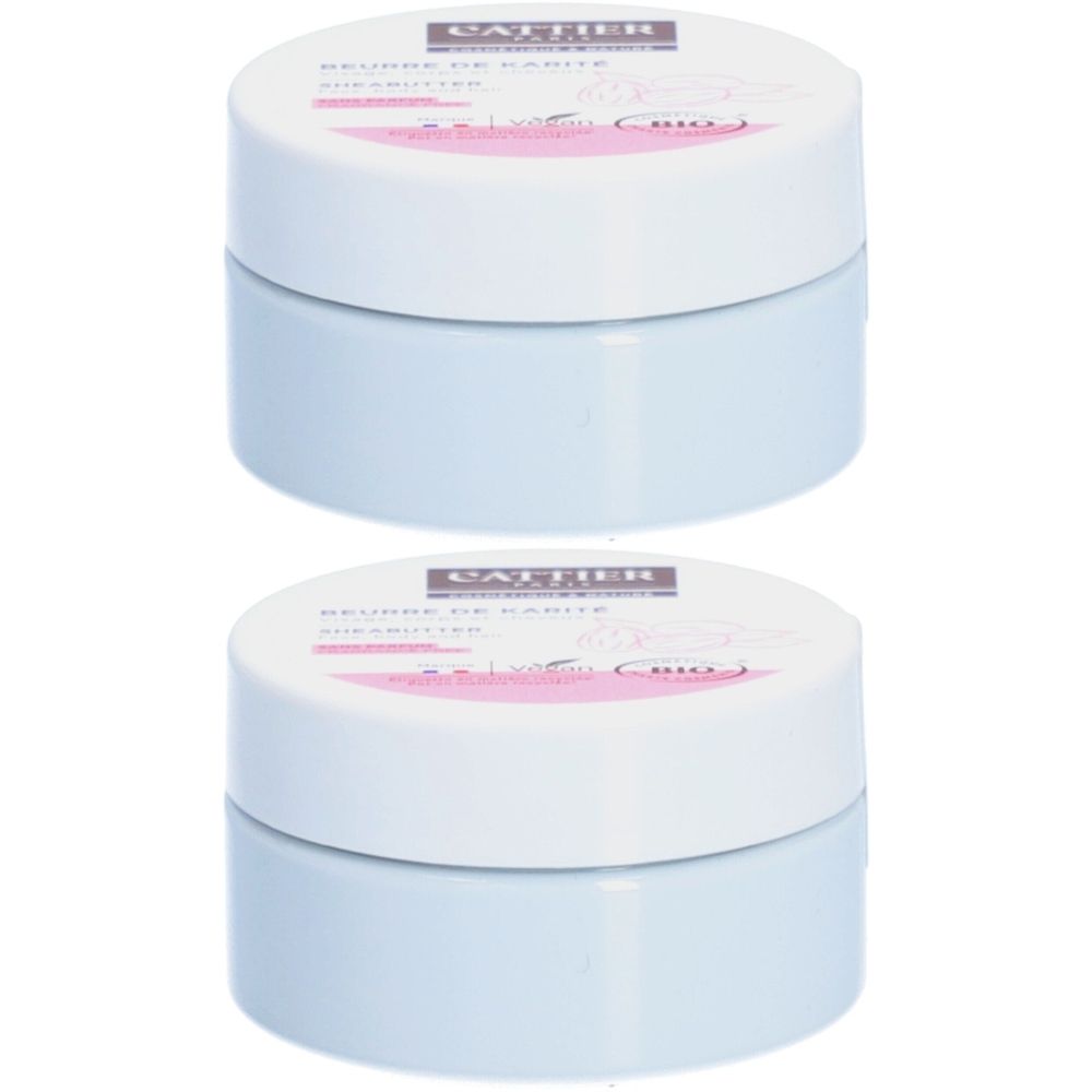 Zwei cremefarbene Tiegel mit weißen Deckeln. Auf den Deckeln steht "Cattier Beurre de Karité".