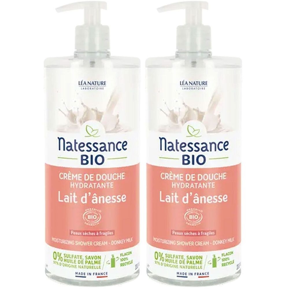 Zwei Flaschen Duschcreme mit Spender. Aufschrift: Natessance BIO Crème de Douche Hydratante Lait d'ânesse. Flaschen aus recyceltem Material.
