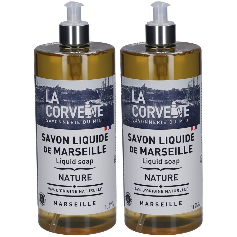 Zwei Flaschen Flüssigseife. Aufschrift: LA CORVETTE, Savon Liquide de Marseille, Nature. Mit Spender und 1L Volumen.