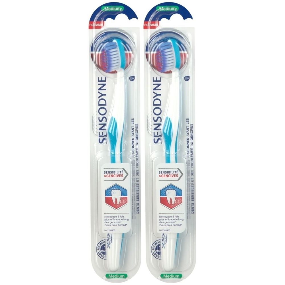 Zwei Zahnbürsten in Verpackung. Marke Sensodyne, Medium. Blaue und rote Borsten, weißer Griff. Verpackung mit Produktinformationen.
