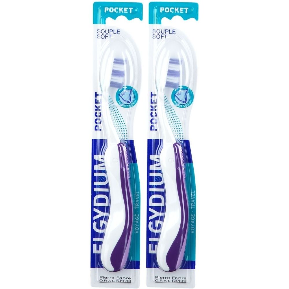 Zwei Elgydium Pocket Zahnbürsten in Verpackung. Weiße Griffe mit violetten Akzenten. Blaue Borsten. Text: Pocket, Souple Soft, Voyage Travel.