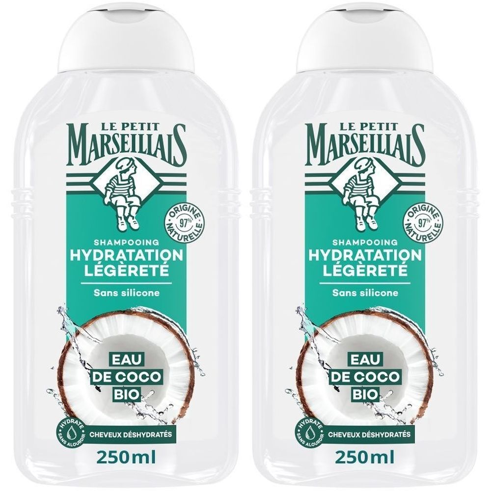 Zwei transparente Shampoo-Flaschen mit weißem Deckel. Aufschrift: Le Petit Marseillais, Hydratation Légèreté, Eau de Coco Bio, 250ml.
