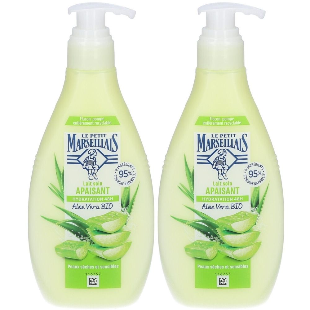 Deux flacons de lotion LE PETIT MARSEILLAIS avec pompe. Inscription : Apaisant, Aloe Vera BIO. Étiquette verte et blanche.