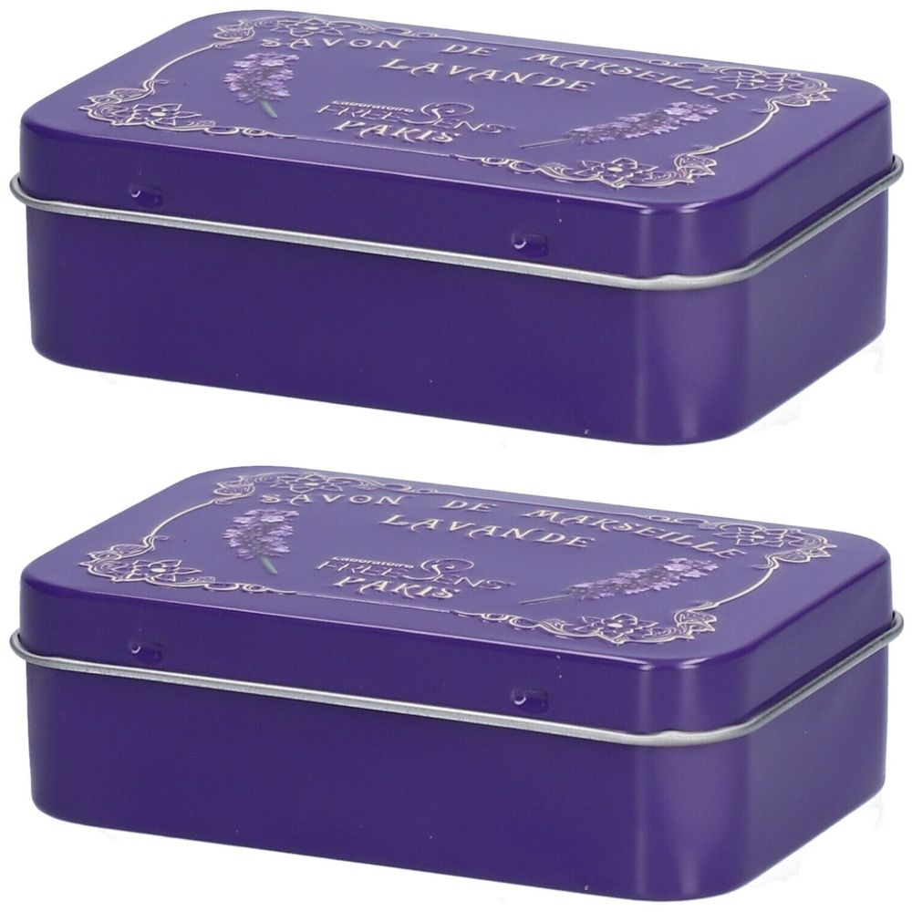 Deux boîtes rectangulaires violettes. Sur le couvercle, l'inscription "Savon de Marseille à la Lavande".