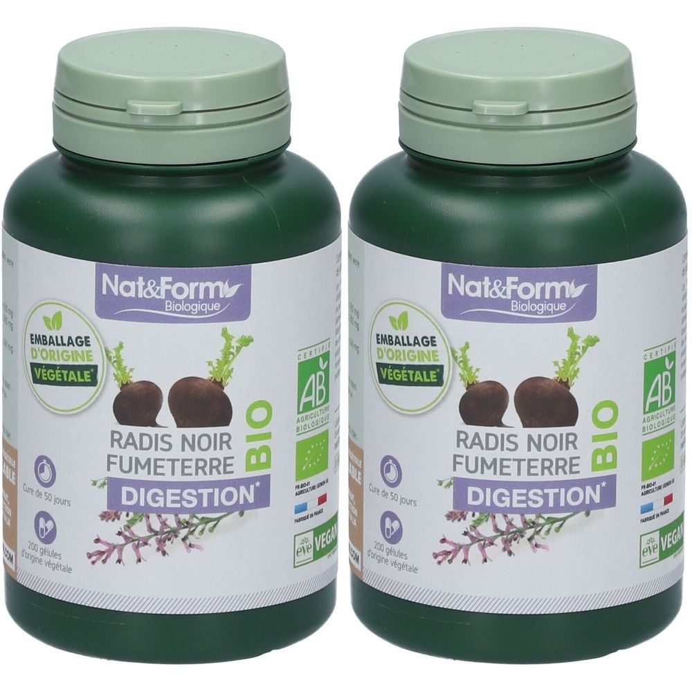 Zwei grüne Flaschen mit weißem Etikett. Aufschrift: RADIS NOIR FUMETERRE DIGESTION, BIO, AB-Siegel. Deckel und Flaschen sind grün.