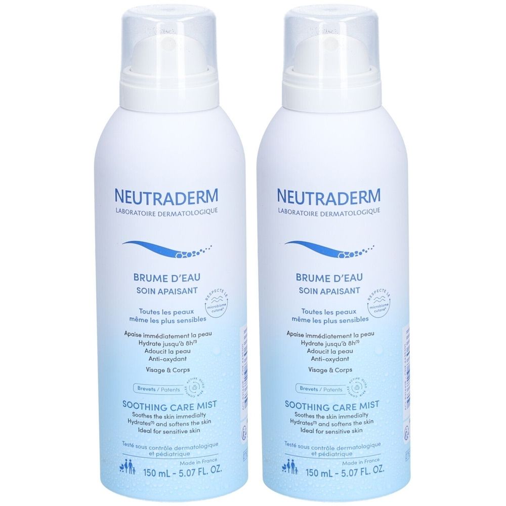 Zwei weiße Sprühflaschen mit blauer Beschriftung. Aufschrift: Neutraderm, Brume d'eau, soin apaisant. 150 ml.
