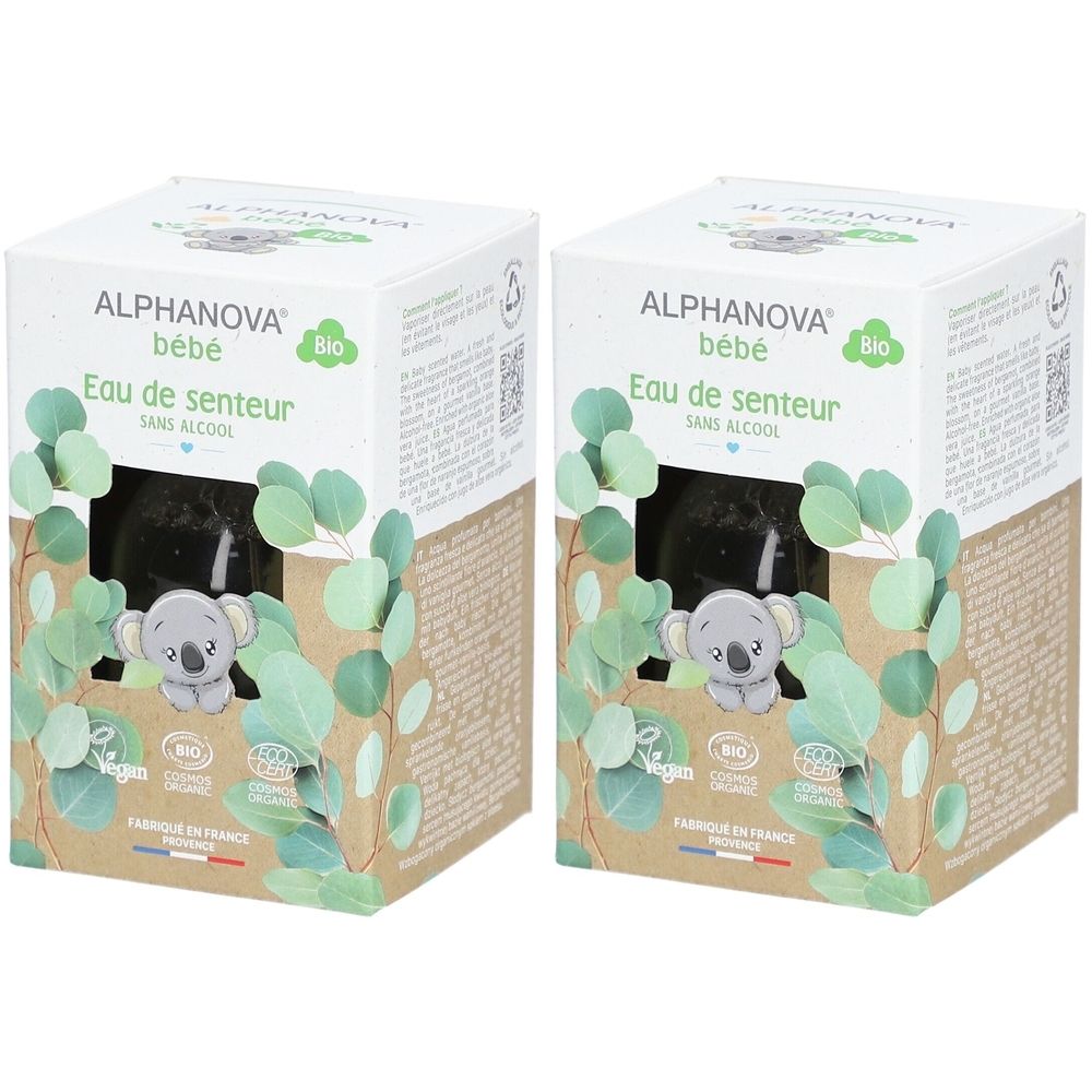 Deux boîtes de Eau de senteur bébé Bio. Inscription: ALPHANOVA bébé, Eau de senteur, SANS ALCOOL, Bio. Illustration d'un koala et feuilles d'eucalyptus.