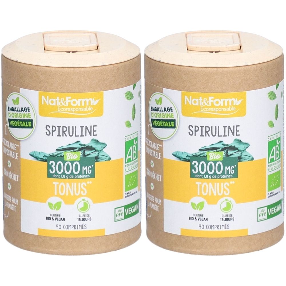Deux boîtes cylindriques. Inscription: Nat&Form Spiruline Bio, 3000 mg, Tonus. Labels Vegan et Bio. Emballage d'origine végétale.