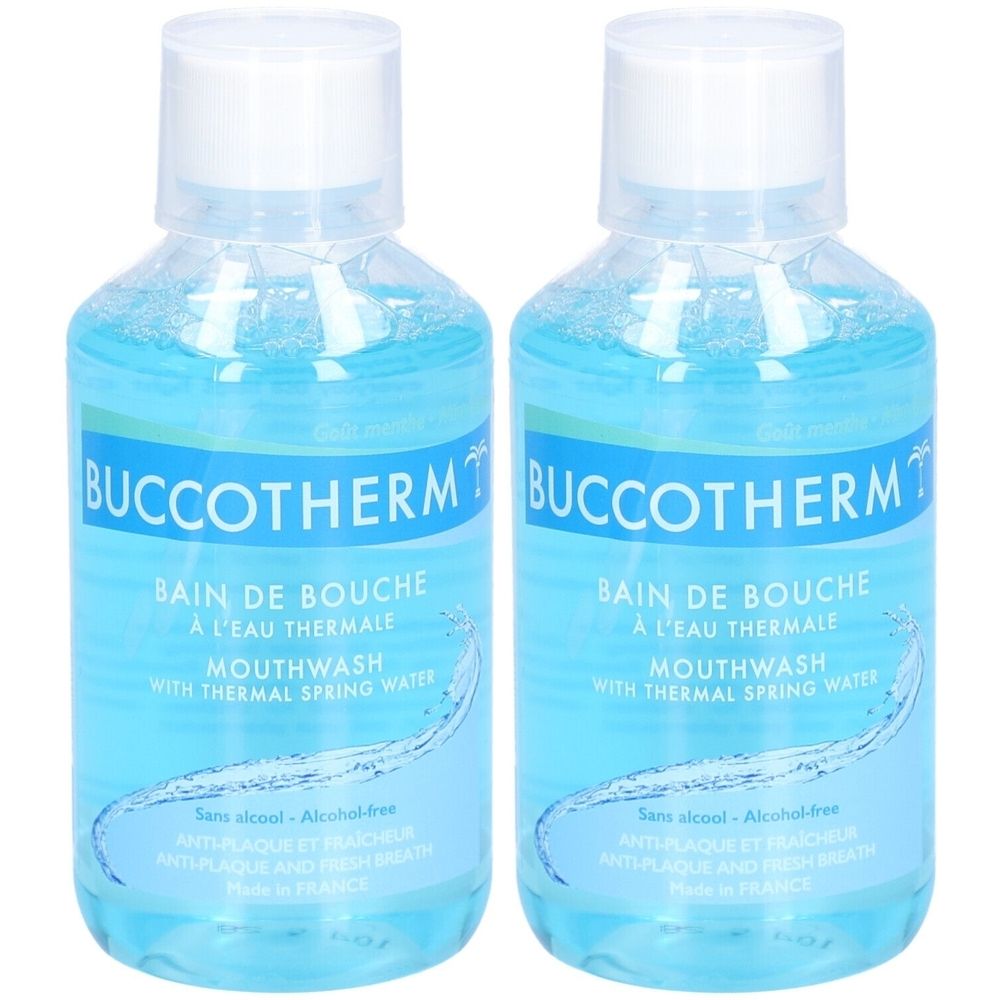 Deux flacons de bain de bouche. Liquide bleu clair dans des flacons transparents avec bouchon blanc. Inscription: BUCCOTHERM, Bain de Bouche.