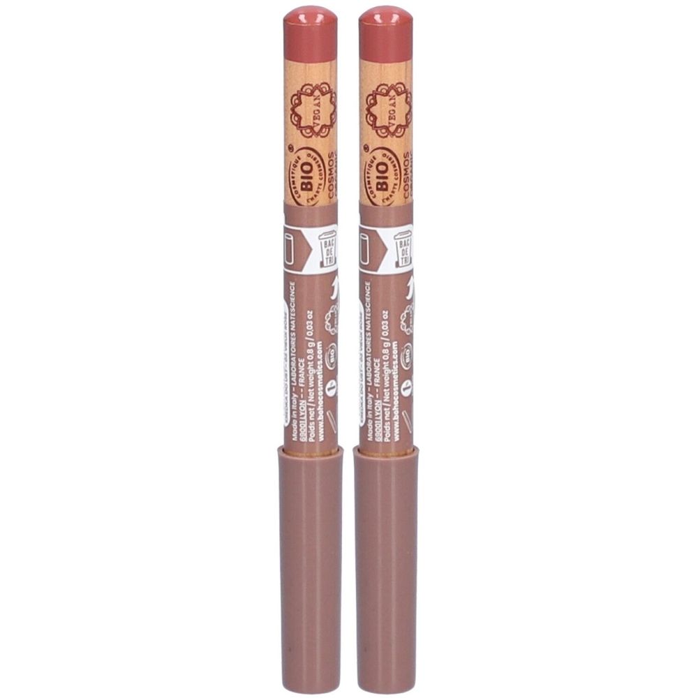 Zwei Lippenstifte in Altrosa. Aufschrift: BIO COSMOS. Holz- und Papierverpackung. Mattes Finish. Hergestellt in Frankreich.