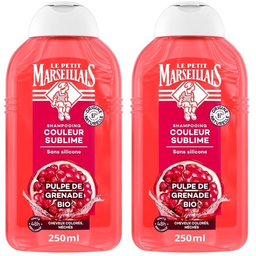 Zwei Flaschen Shampoo. Aufschrift: Le Petit Marseillais, Shampooing Couleur Sublime, Pulpe de Grenade Bio. 250ml.