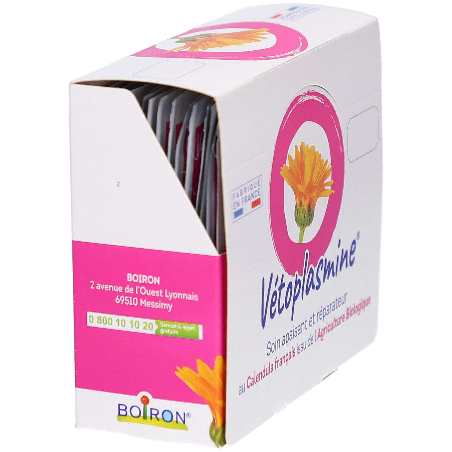 Geöffnete weiße Box mit rosa Akzenten. Aufdruck: Vétoplasmine, Ring mit Blüte, Text. BOIRON-Logo und Adresse.