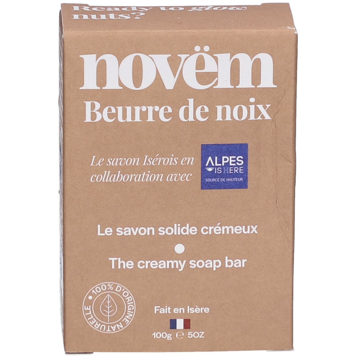 Boîte en carton marron avec informations produit. Inscriptions: novëm, Beurre de noix, Le savon solide crémeux, The creamy soap bar. Avec logo et certification.