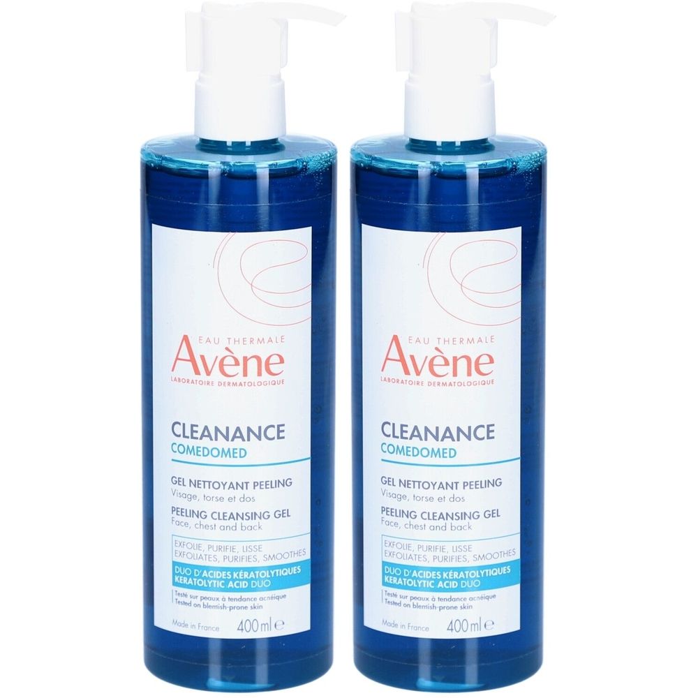 Zwei Flaschen Avène Cleanance Comedomed Peeling Cleansing Gel mit Pumpspendern. Klare blaue Flüssigkeit.
