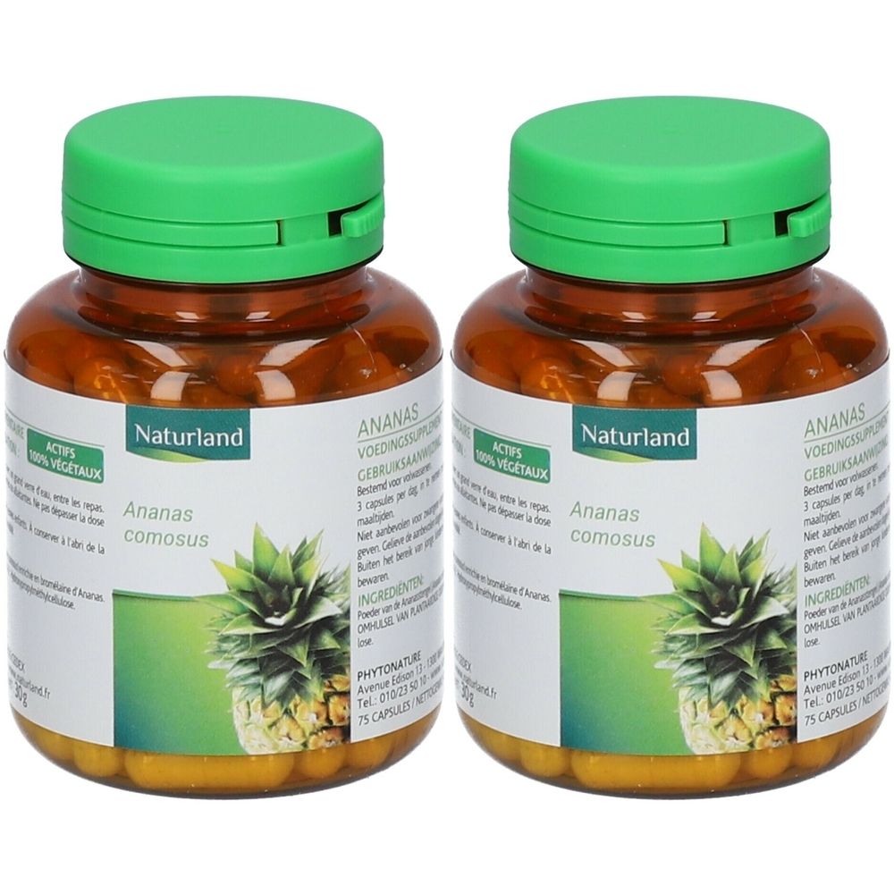 Zwei Flaschen mit grünen Deckeln. Auf den Etiketten steht Naturland, Ananas comosus und ein Ananas-Bild. Kapseln sichtbar.
