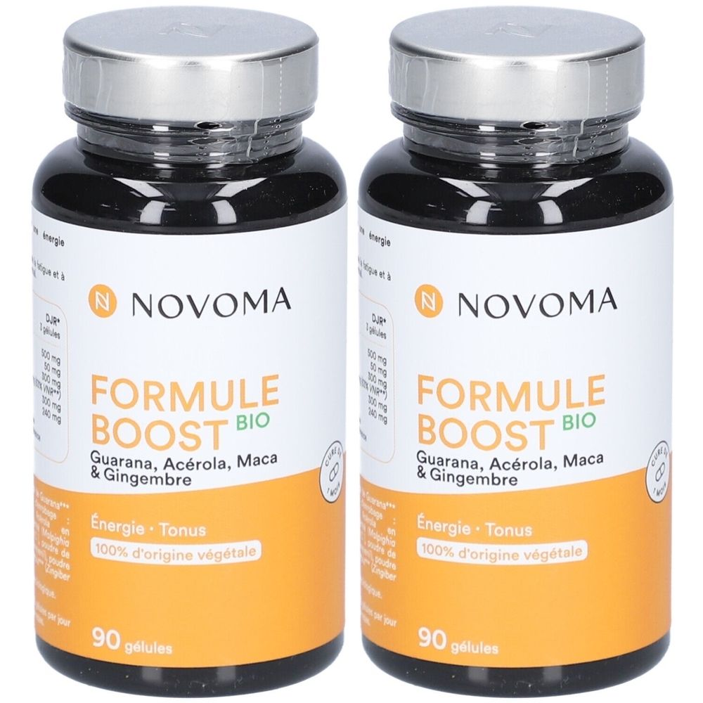 Deux flacons de NOVOMA Formule Boost Bio. Flacons noirs avec couvercles argentés. Inscription : Formule Boost Bio, Guarana, Acérola, Maca & Gingembre.