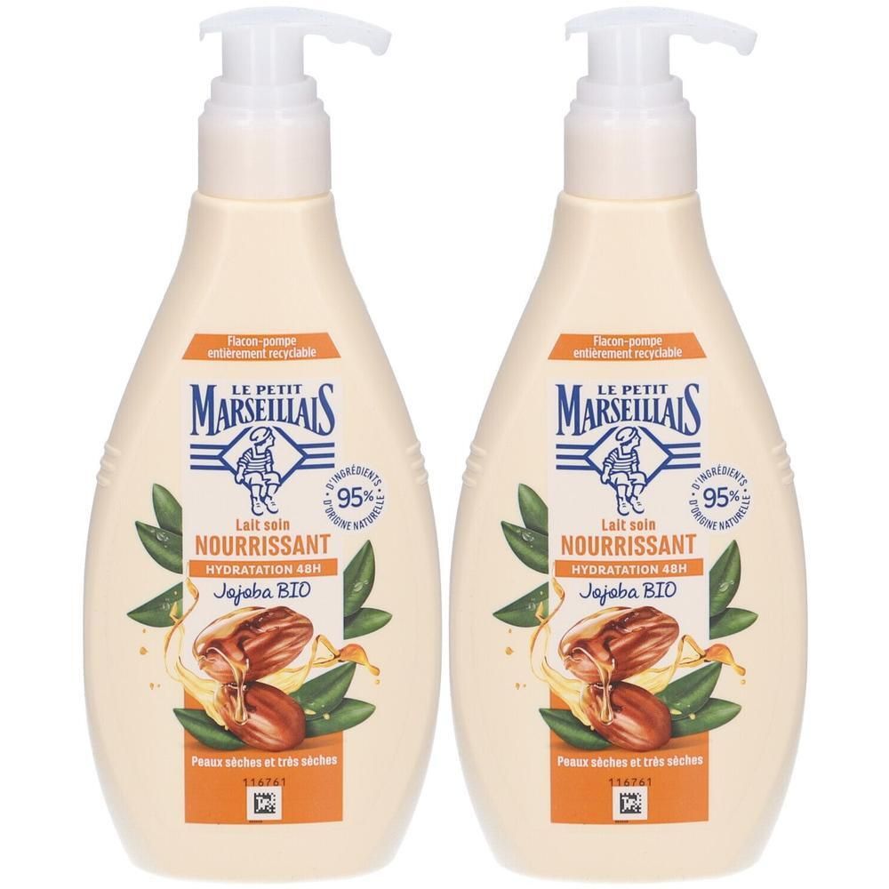 Deux flacons de lait soin LE PETIT MARSEILLAIS. Flacons beiges avec pompe. Inscription : Nourrissant, Jojoba BIO. 95% d'ingrédients naturels.